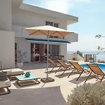 Luxury Mala With Heated Pool Villa *