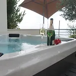 Luxury Mala With Heated Pool *