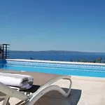 Luxury Mala With Heated Pool *