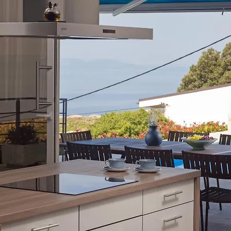 Vila Luxury Mala With Heated Pool