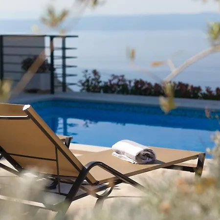 Vila Luxury Mala With Heated Pool