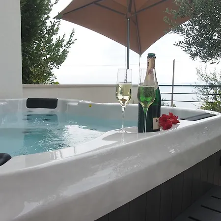 Luxury Mala With Heated Pool *