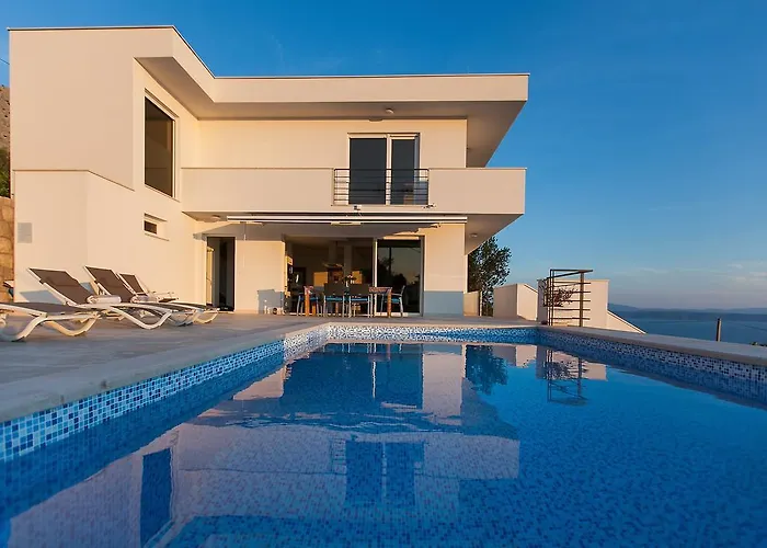 Luxury Mala With Heated Pool * بودغورا
