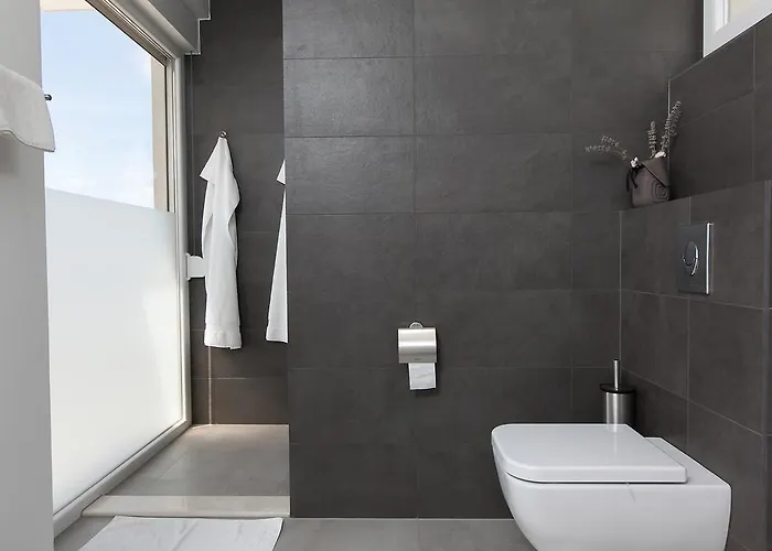 Luxury Mala With Heated Pool