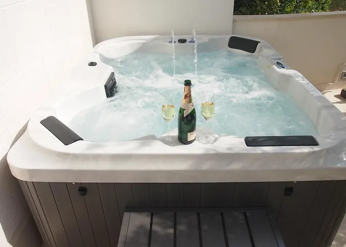 Luxury Mala With Heated Pool بودغورا