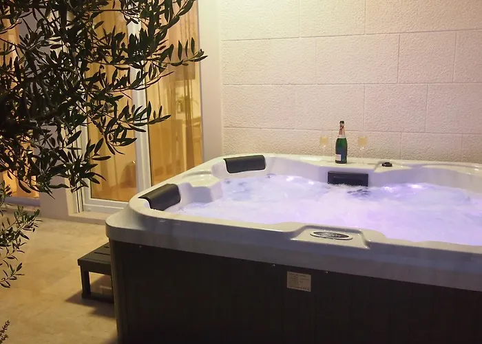 Luxury Mala With Heated Pool * بودغورا