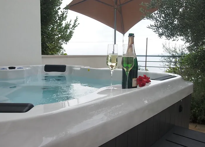 Luxury Mala With Heated Pool *