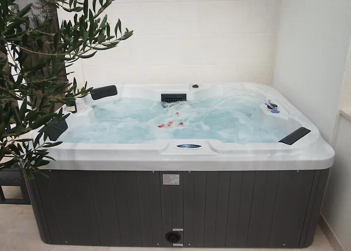 Luxury Mala With Heated Pool * بودغورا