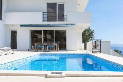 Luxury Mala With Heated Pool بودغورا